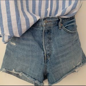 Levi cut off shorts